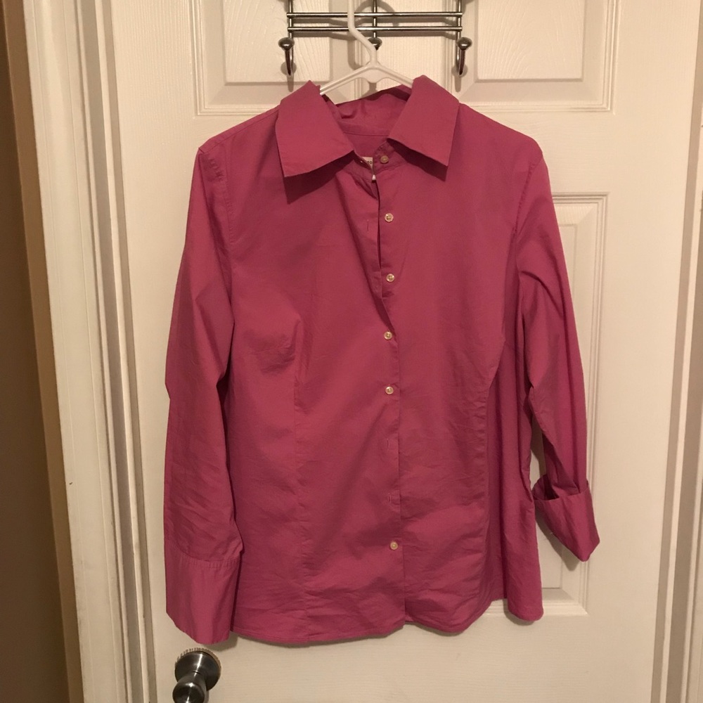 Merona Women’s fitted button down shirt